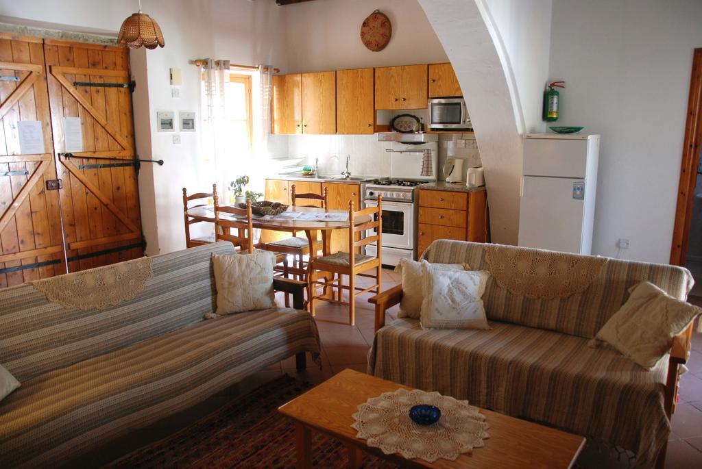 דירות קאלאבסוס Kontoyiannis House מראה חיצוני תמונה