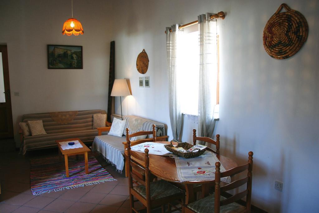 דירות קאלאבסוס Kontoyiannis House מראה חיצוני תמונה