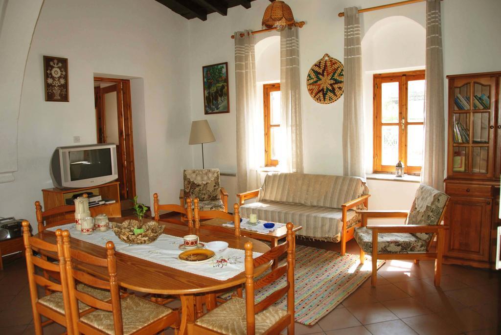 דירות קאלאבסוס Kontoyiannis House מראה חיצוני תמונה